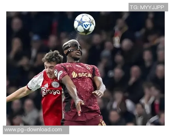 欧冠激战阿森纳大胜里昂争议判罚引发全场热议